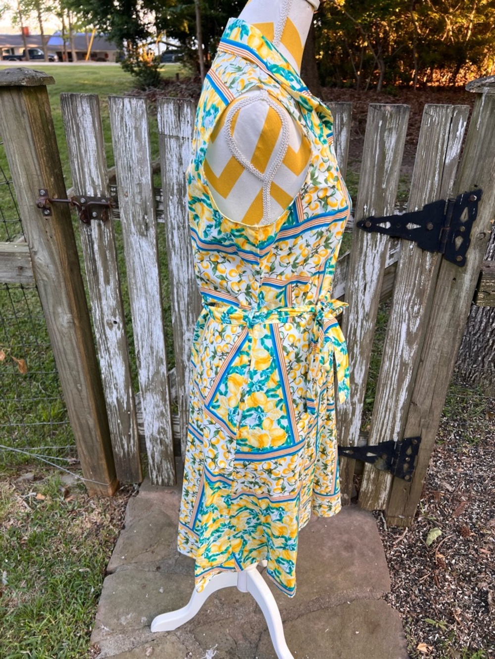 Sleeveless Yellow Lemon-Print Midi Shirt Dress with Tie Waist - Picture 6 of 7